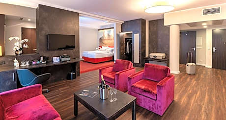 One-Bedroom Queen Suite with Sofa Bed