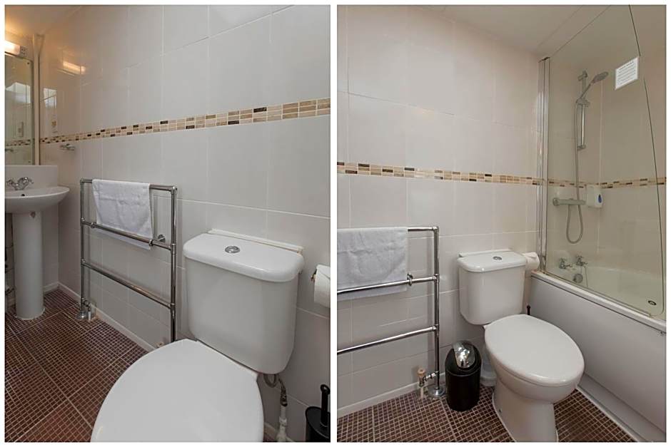 OYO Stade Court Hotel