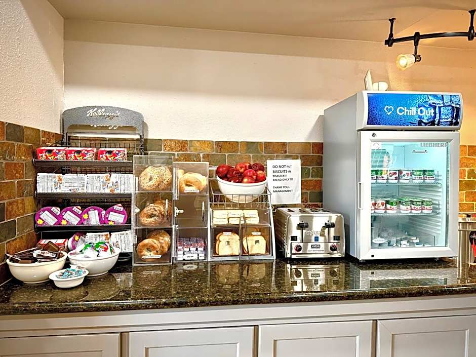 Super 8 by Wyndham Clovis