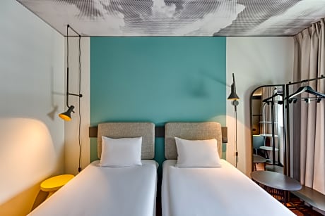 Standard Room with twin beds