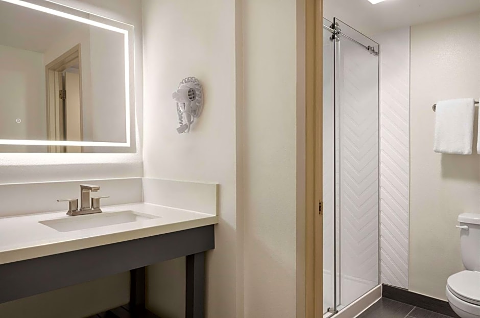 Ramada by Wyndham Anaheim Convention Center