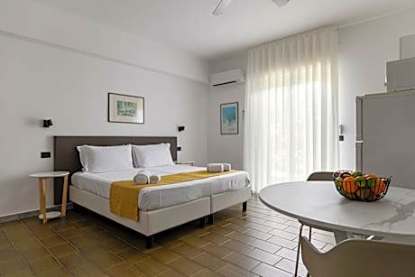 2 BEDS - BALCONY