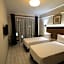 8 Rooms Hotel