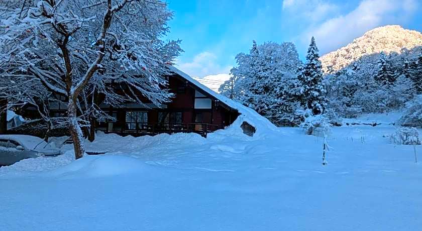Tanigawa Valley Lodge & Coffee Roastery