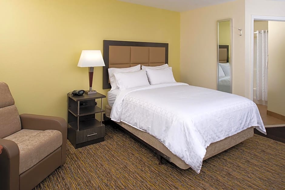 Candlewood Suites Olathe By IHG