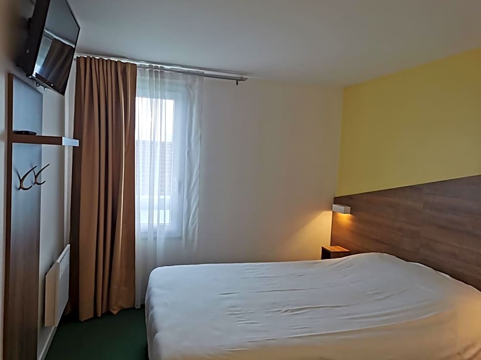 Photo 1 of 13 of Double Room