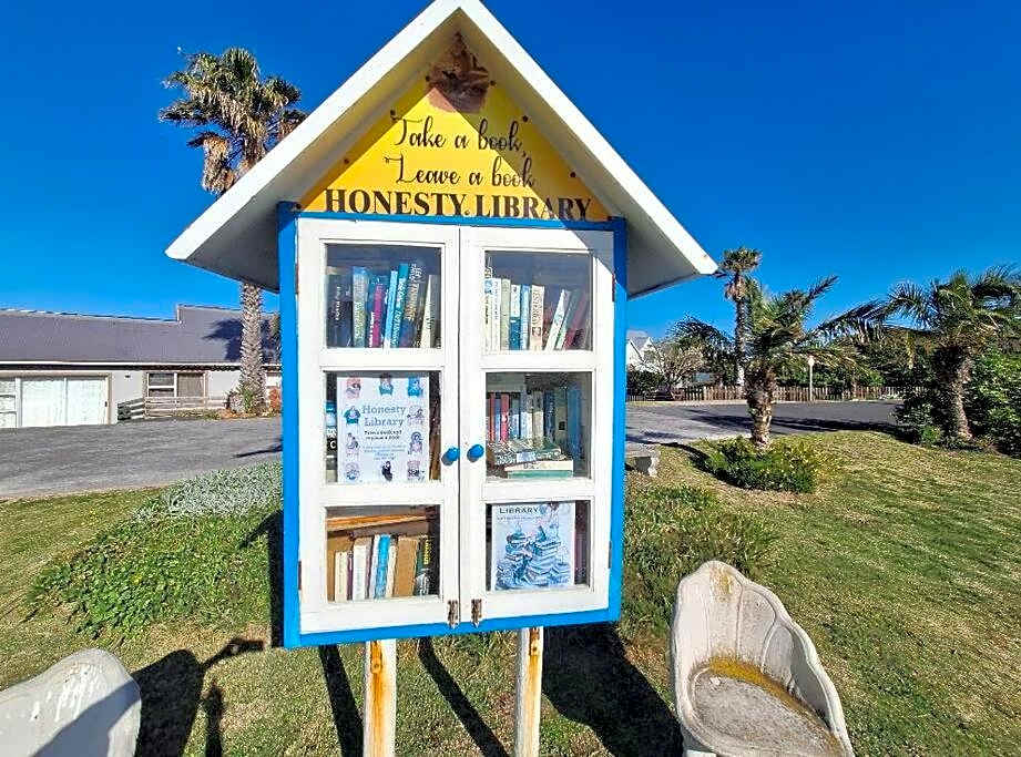 Jeffreys Bay - Life on the Canals