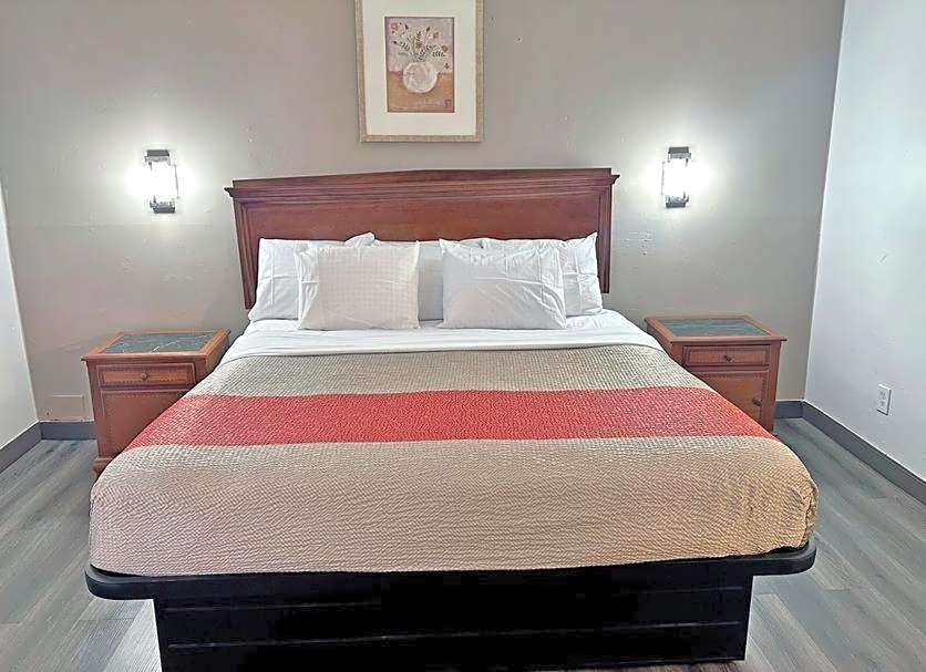 Red Carpet Inn - Stamford