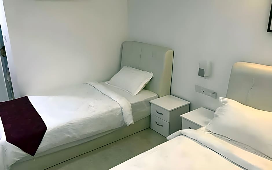 S ROSE HOTEL