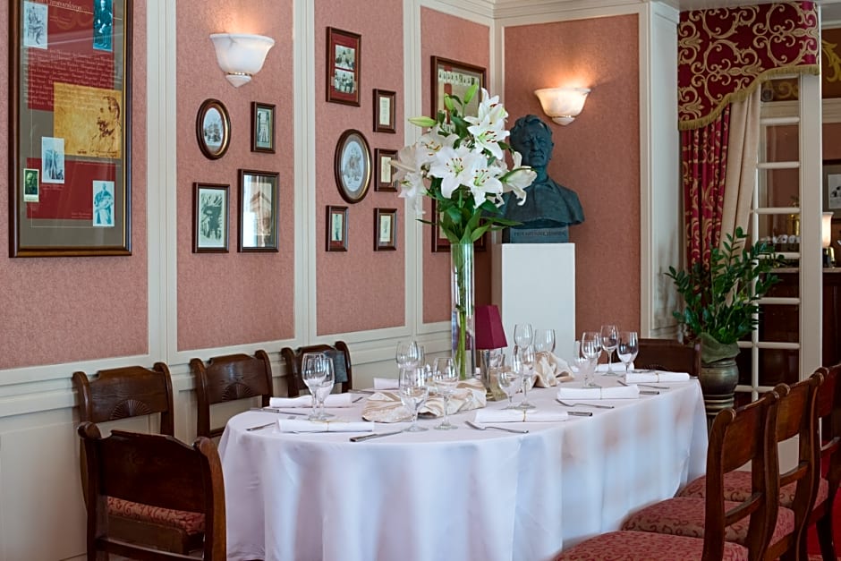 Grand Hotel