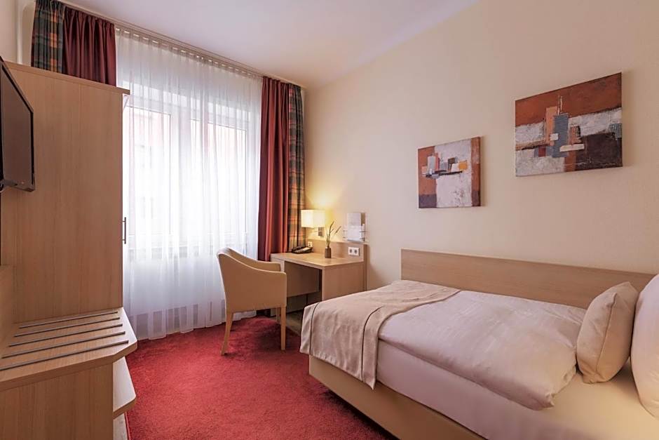 Garner Hamburg Wandsbek Marktplatz By IHG
