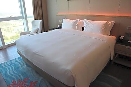 3 King Bed, Executive Suite, Smoking