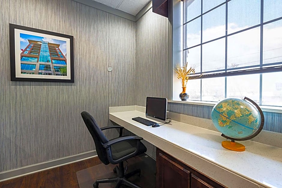 Quality Inn & Suites Greenville - Haywood Mall
