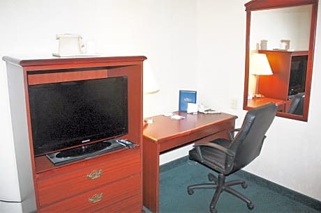 2 Queen Beds-Suite-Non-Smoking-Free Wifi-Mini- Fridge-Coffeemaker-Hairdryer-Iron-Board