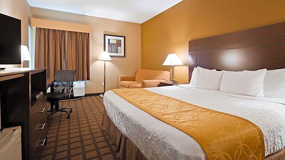 Photo 1 of 21 of Best Western Plaza Hotel Saugatuck