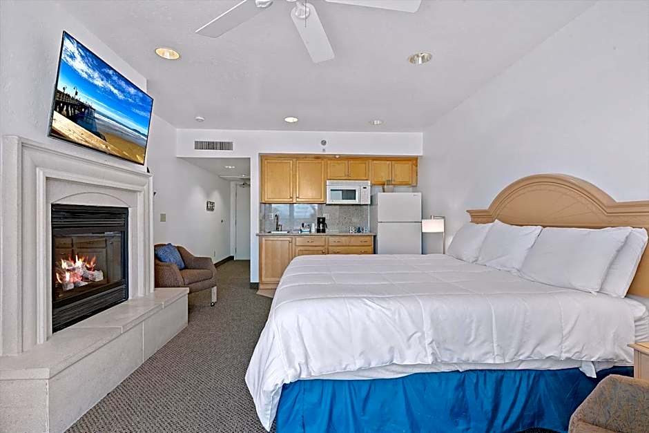 Beach House Inn & Suites