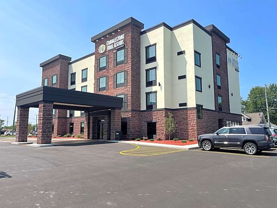 Cobblestone Hotel & Suites - Little Chute