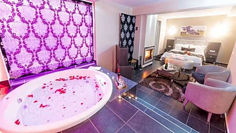 Double Room with Hot Tub