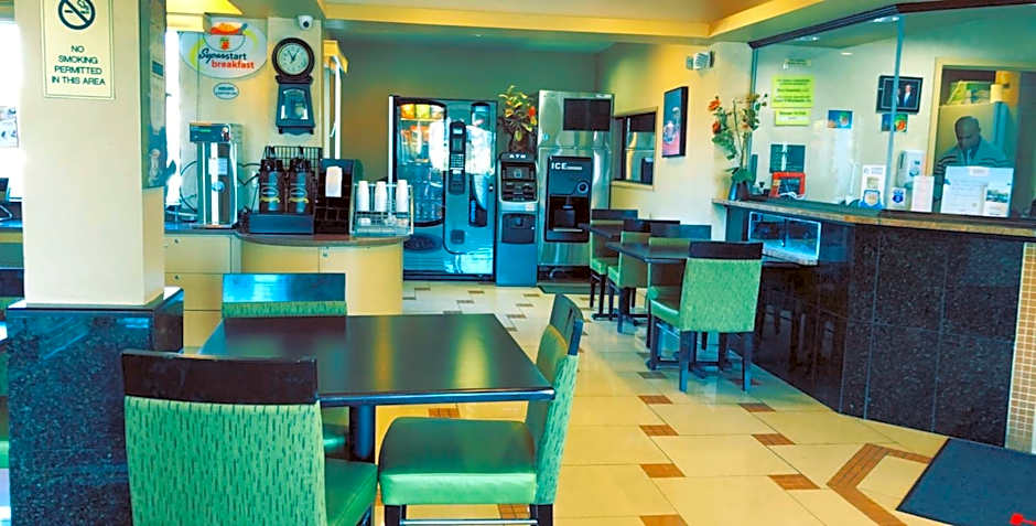 Super 8 by Wyndham Hartford