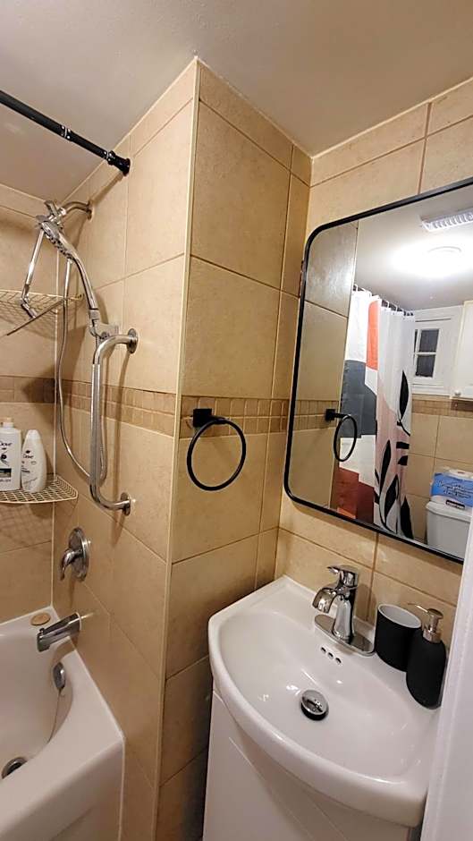 JstLikeHome - Old Ottawa Suite & Guesthouse