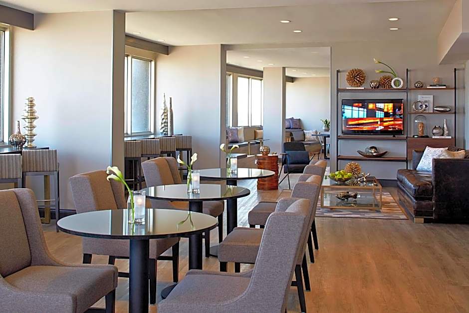 Renaissance by Marriott St. Louis Airport Hotel