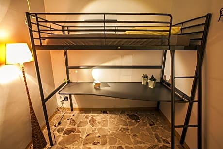 Bed in 3-Bed Dormitory Room with Shared Bathroom