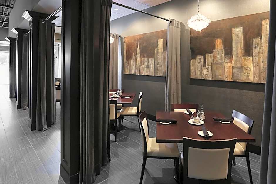 Holiday Inn and Suites East Peoria By IHG