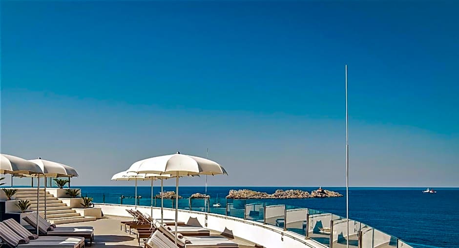 Royal Blue Hotel