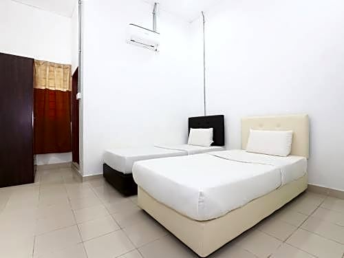 SPOT ON 89778 Aisy Hotel