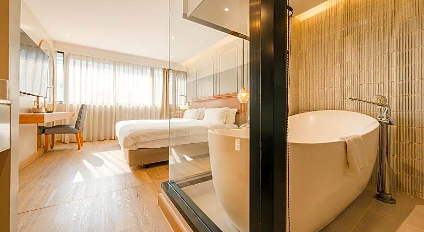 Thee Bangkok Hotel by TH District