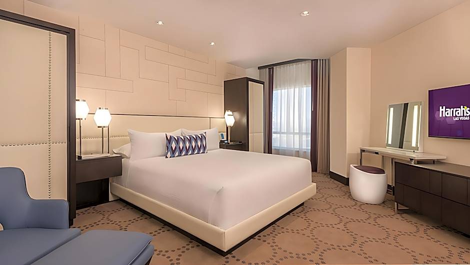 Photo 1 of 6 of Deluxe 1 King Bed, Hearing Accessible