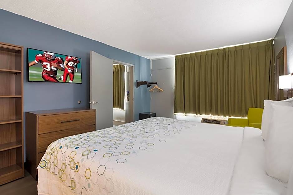 HomeTowne Studios by Red Roof Vero Beach - I-95