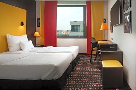 Executive Double or Twin Room with Garden View and Free Access to Executive Lounge