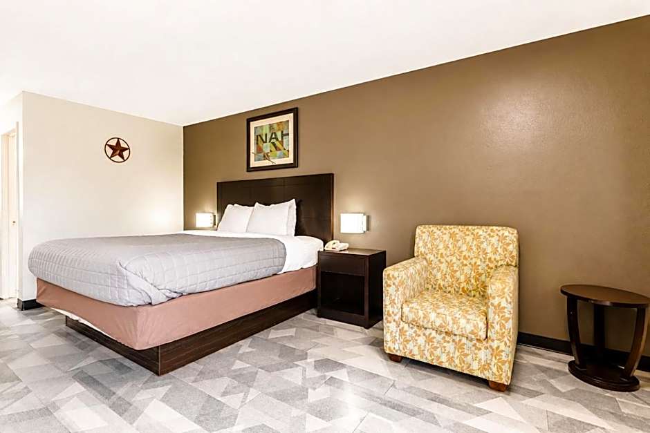 Freer Executive inn and Studios