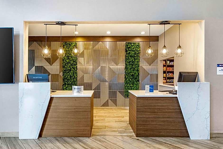 Best Western Plus Bourbonnais Hotel & Suites