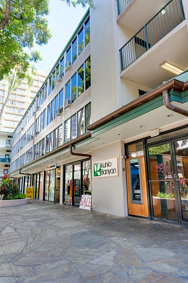 Kuhio Banyan Hotel (with Kitchenettes)