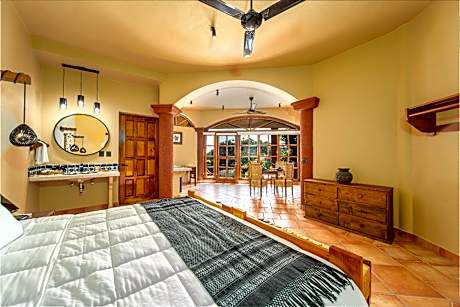 Deluxe King Suite