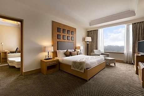 King Suite with Club Lounge Access - Non-Smoking