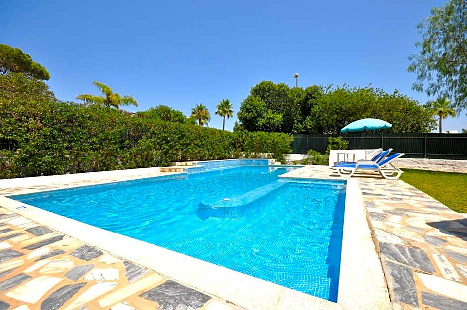 Delightful single-storey villa, private pool, free air conditioning and wifi