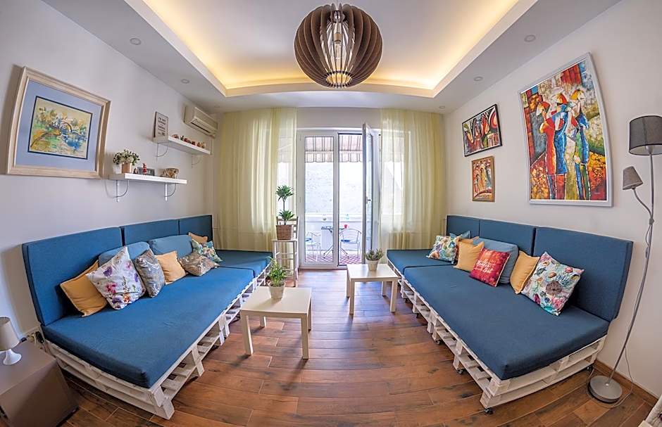 Central 4 Bedroom 154m2 Apartment with terrace