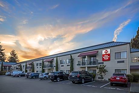 Best Western Plus Plaza By The Green
