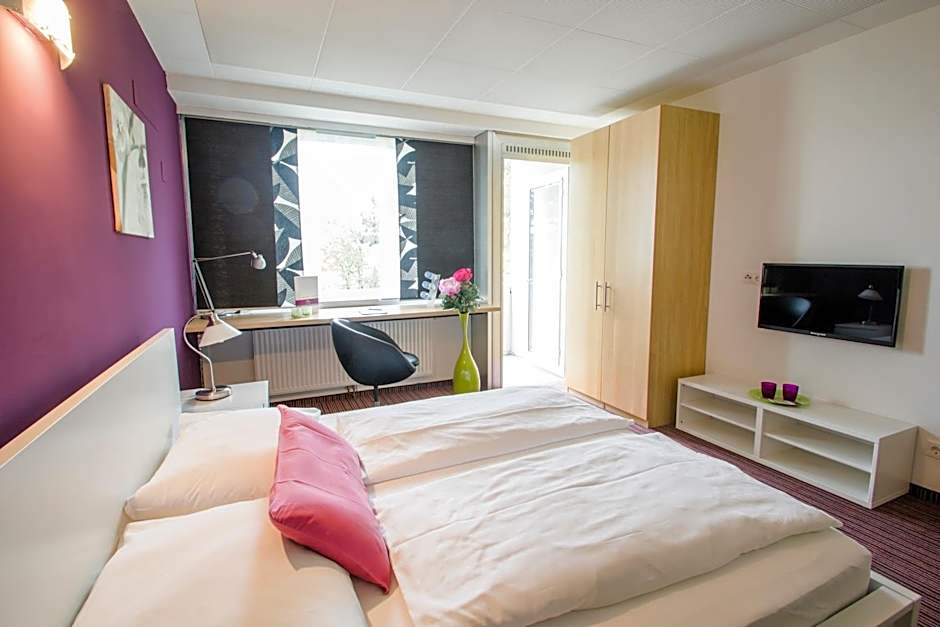 College Garden Hotel