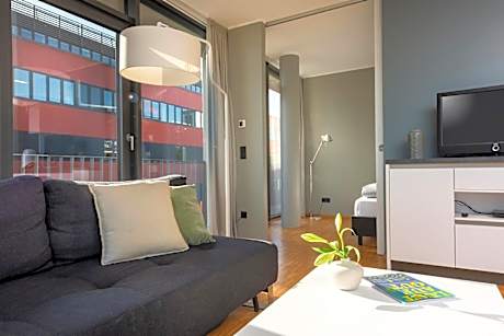 Corner Apartment with Lake View