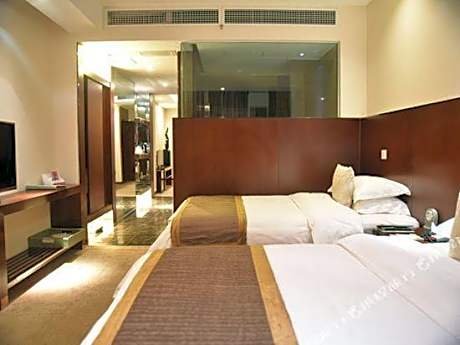Royale Celebrity Hotel