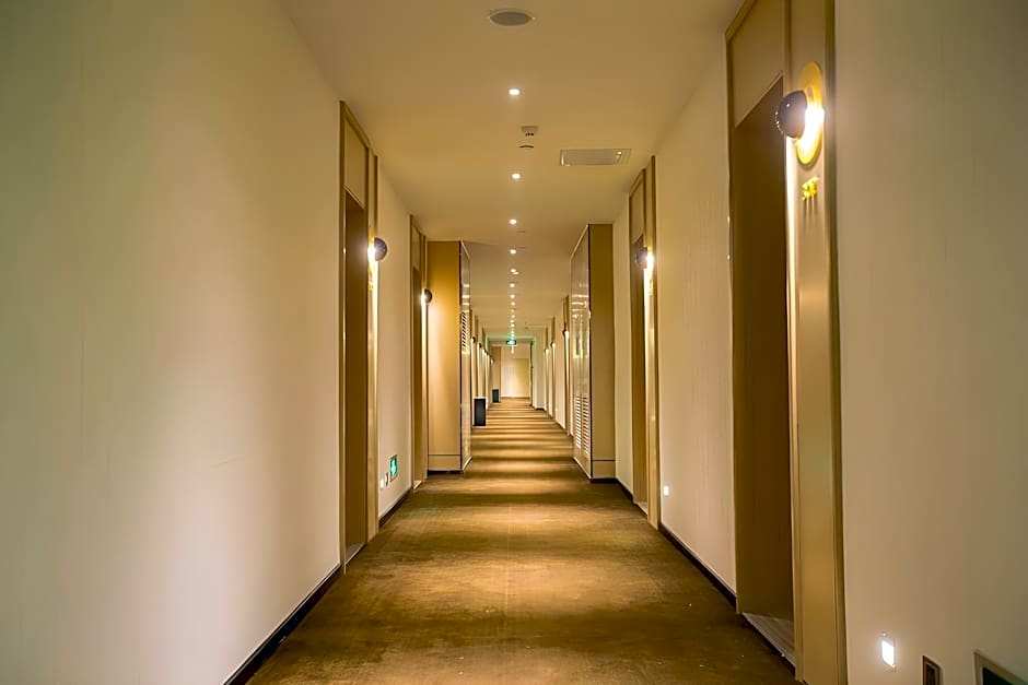 IU Hotel Shijiazhuang Southwest Gaojiao District Hongqi Street