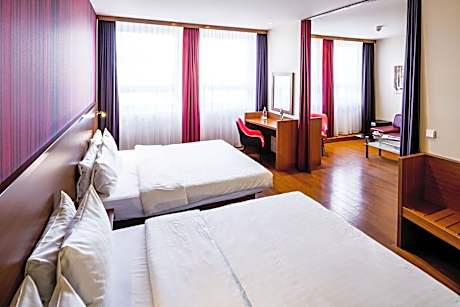 Family Room (4 Adults)