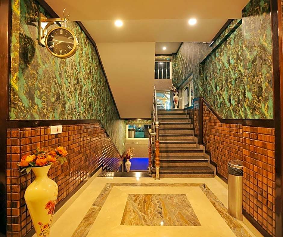 Hotel The Montreal Near by Dal Lake