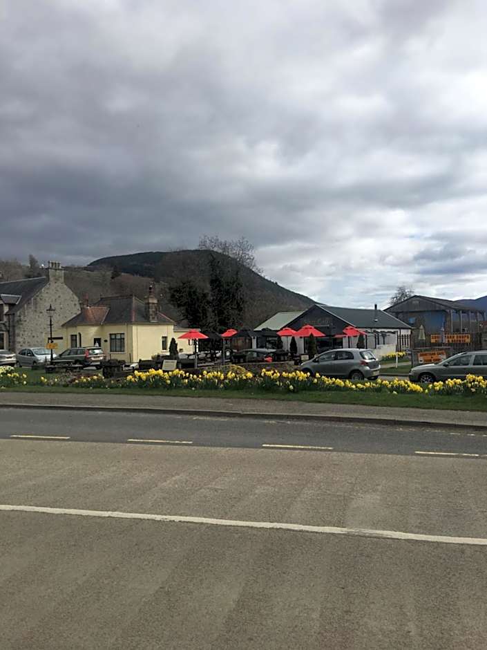 1 Lochness Rooms&Hostel