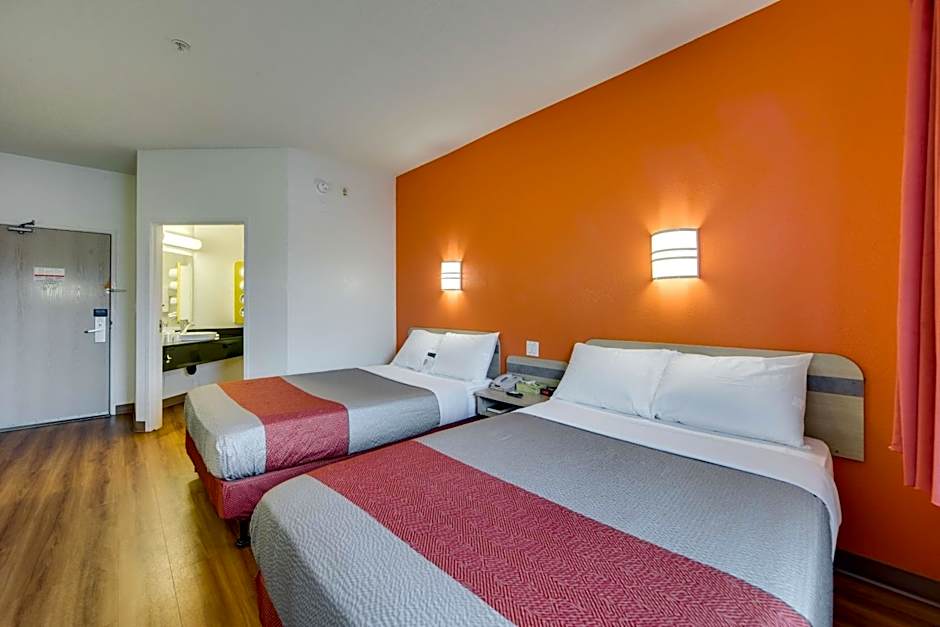 Motel 6-Brampton, ON - Toronto