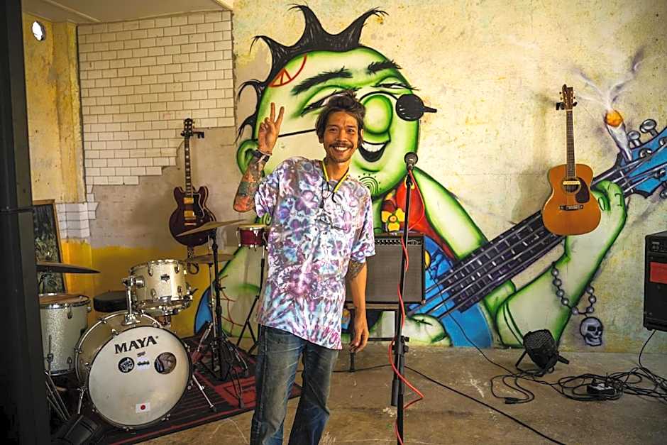 Hostel and Music Bar Bros